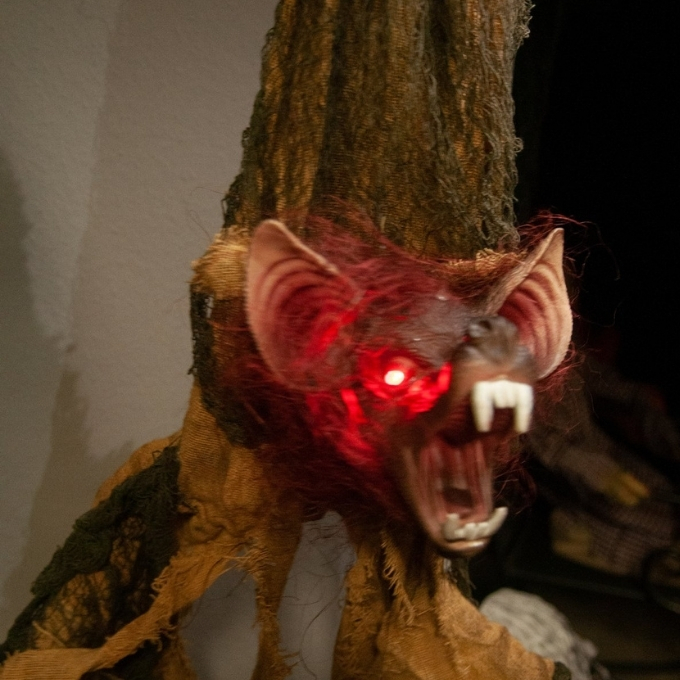 Bat - animated - 50 x 28 x 95 cm