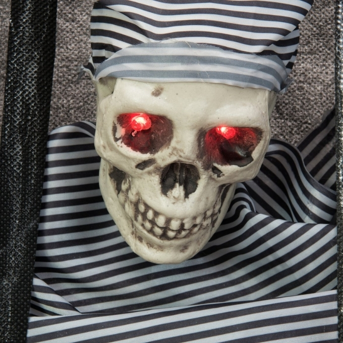 Prisoner - 10 x 32,5 x 45,5 cm