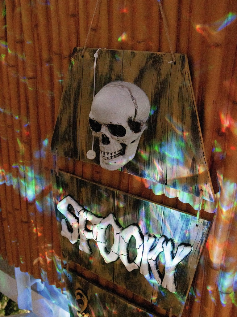 Ghost coffin - animated - 9 x 50 x 150 cm